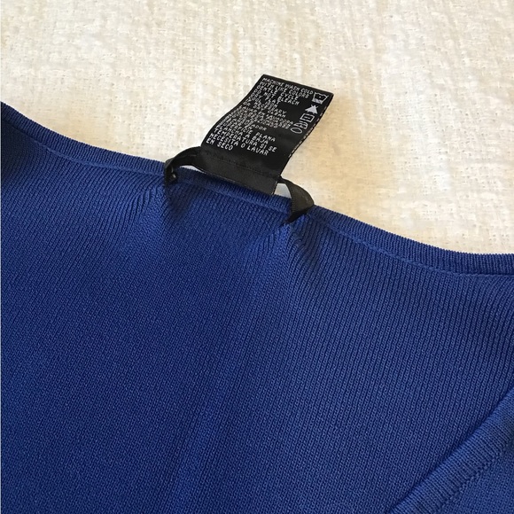 Cable & Gauge dark blue fitting sleeveless top. Size medium. Stretchy fabric - Picture 3 of 3